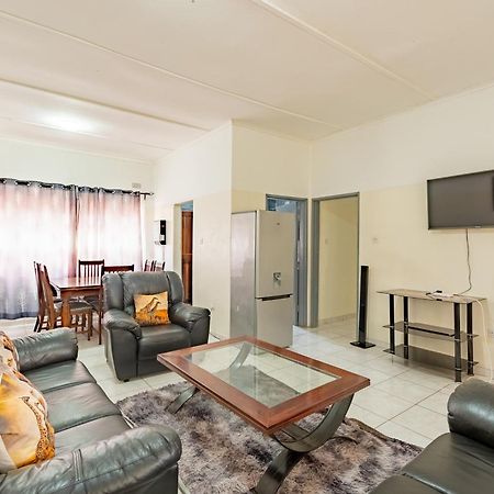 Wood Road Guest Lodge Victoria Falls Extérieur photo