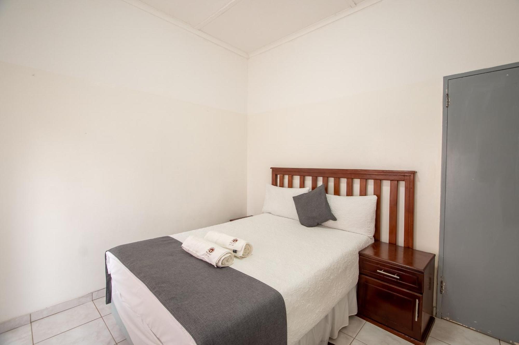 Wood Road Guest Lodge Victoria Falls Extérieur photo