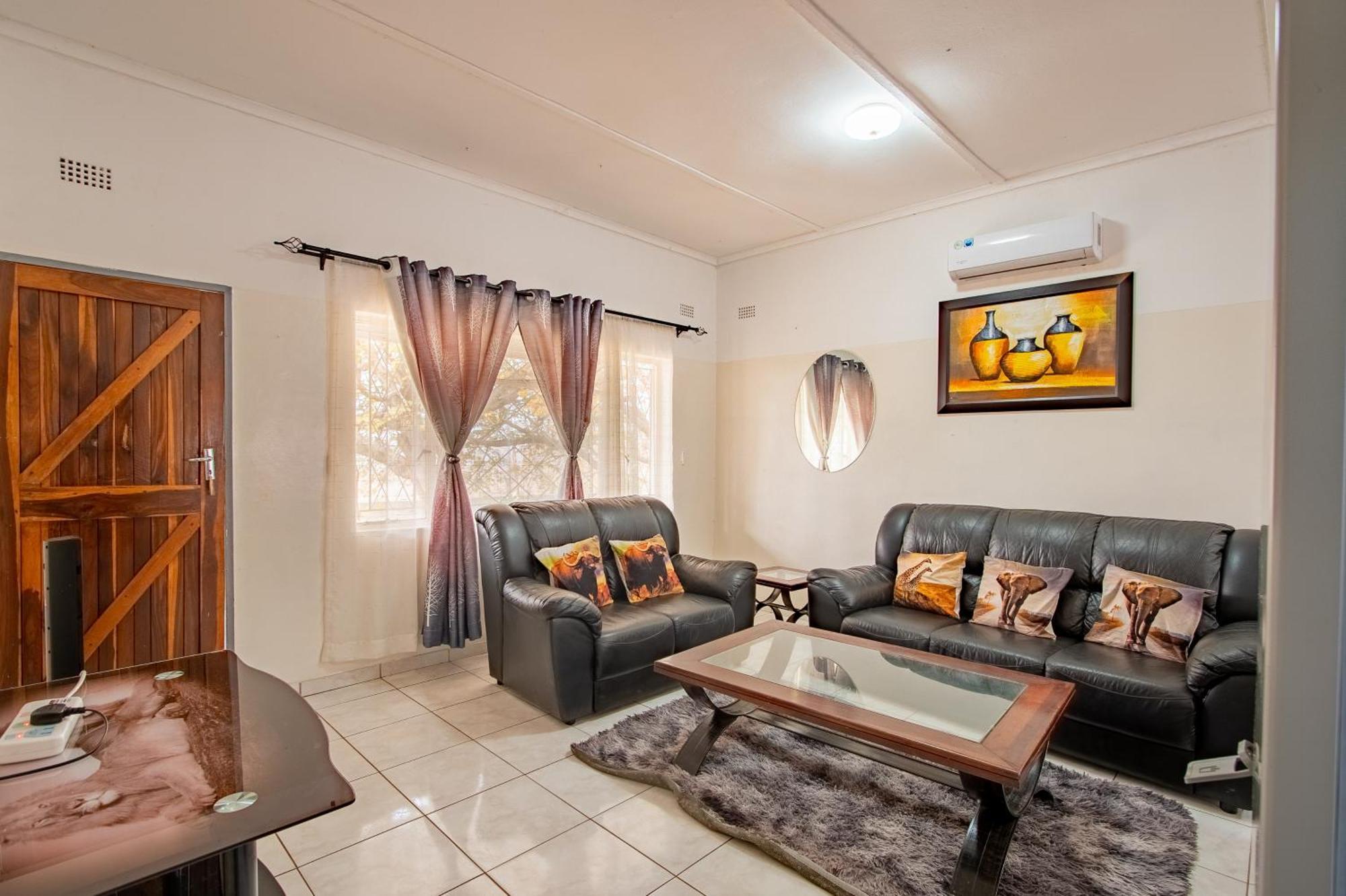 Wood Road Guest Lodge Victoria Falls Extérieur photo
